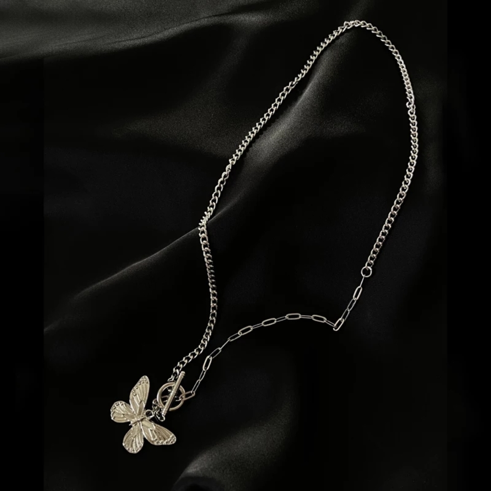 💎✨ Butterfly Chain Necklace - Picture 6 of 7